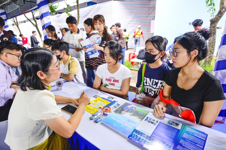 Tuyển sinh 2025: Rối quy đổi điểm xét tuyển - Ảnh 1. điểm xét tuyển - Ảnh 1.