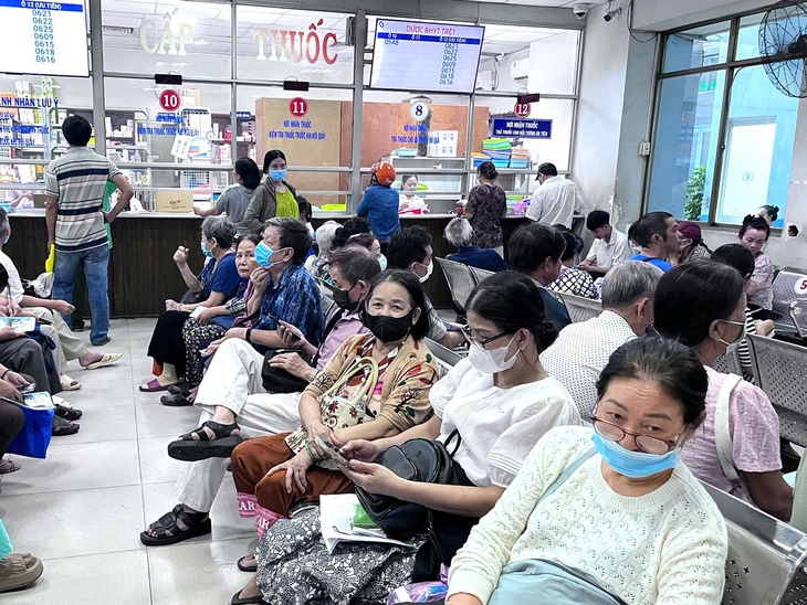 Không khuyến khích các bệnh viện chụp hình bệnh nhân khi khám bảo hiểm y tế - Ảnh 1.