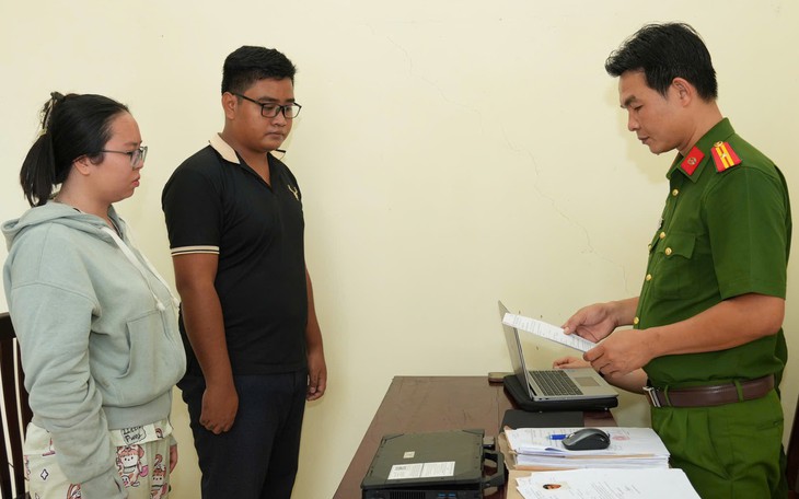 Thầy bùa 'dỏm', giả vợ nhắn tin lừa người tình để chiếm đoạt tiền tỉ - Ảnh 2.