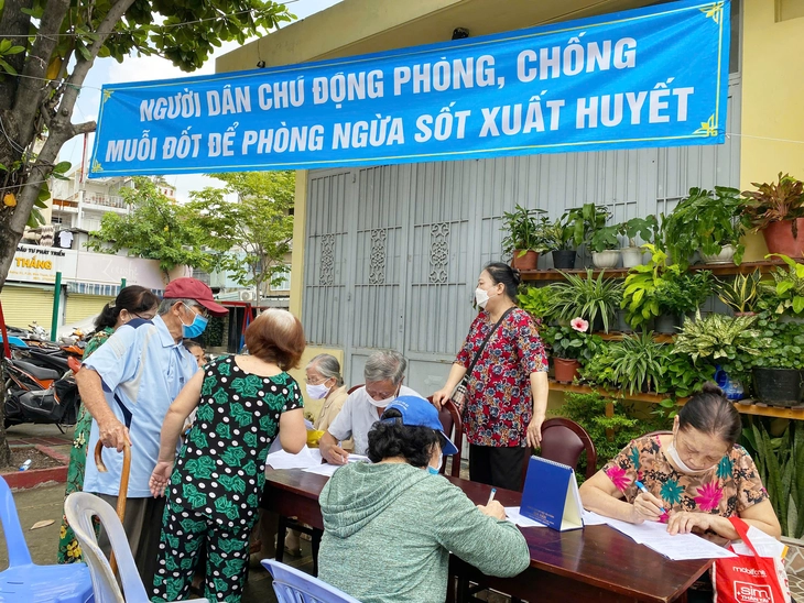 Có vắc xin sao vẫn tăng sốt xuất huyết? - Ảnh 1. sốt xuất huyết - Ảnh 1.
