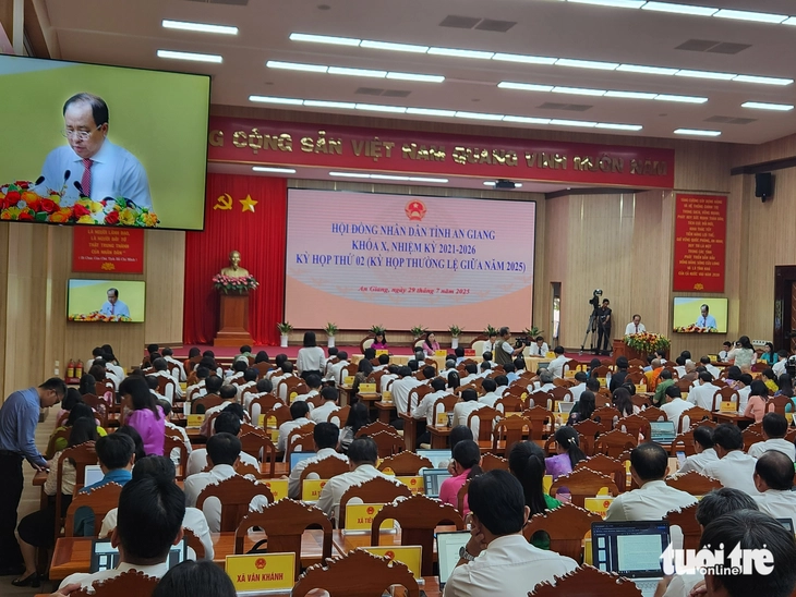An Giang đưa ra nhiều chính sách 'đặc thù' cho cán bộ công tác tại đặc khu và địa phương - Ảnh 1.