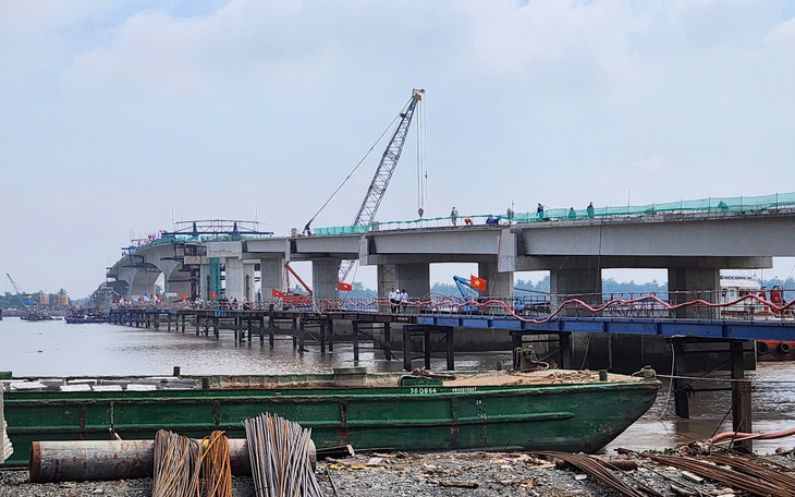 Tạm ngưng cho xe lưu thông qua cầu Đại Ngãi 2 - Ảnh 2.