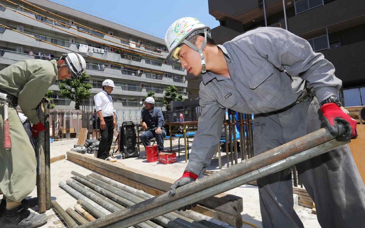 Nhật Bản giữa nghịch lý dân số già và làn sóng bài ngoại của đảng cực hữu - Ảnh 2.