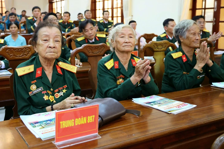 Lực lượng vũ trang Cần Thơ đón nhận Huân chương Bảo vệ Tổ quốc hạng nhì - Ảnh 2.