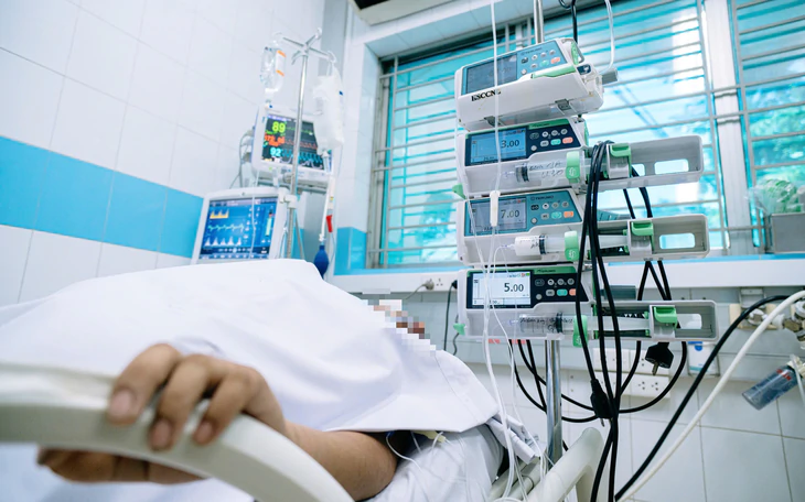 Từ sốt thông thường, người trẻ cận cửa tử vì mắc sốt xuất huyết, chi phí điều trị hàng tỉ đồng - Ảnh 3.