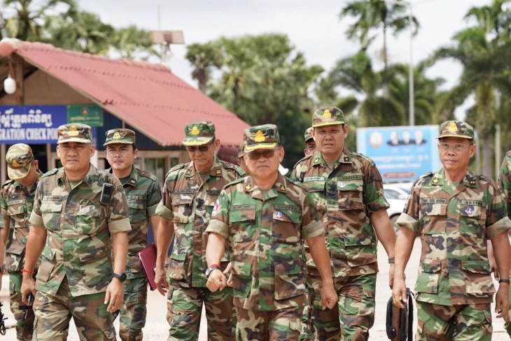 Tư lệnh quân đội Thái Lan - Campuchia đồng ý ngừng bắn - Ảnh 2.