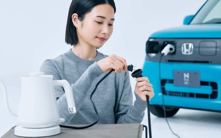 Xe điện siêu tiện lợi: Cốp tách rời tự chạy theo chủ, tay lái trở thành nạng cho người khó di chuyển - Ảnh 12.