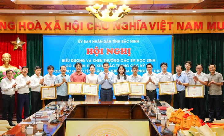 Bắc Ninh thưởng 'nóng' tiền tỉ cho học sinh đạt huy chương Olympic quốc tế - Ảnh 2. bắc ninh - Ảnh 2.