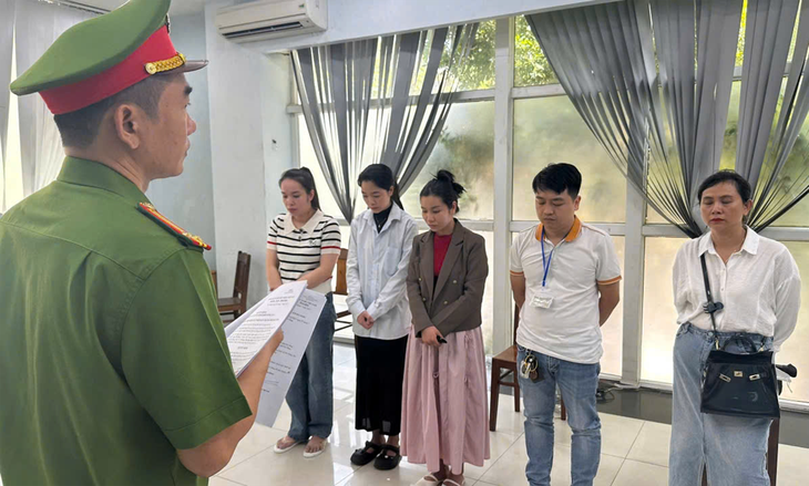 'Thuốc' nào trị phòng khám 'vẽ bệnh moi tiền'? - Ảnh 1. phòng khám - Ảnh 1.