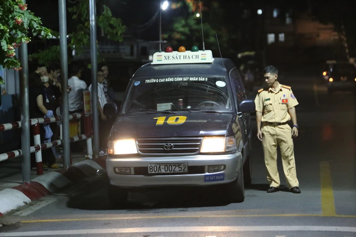 Cảnh sát giao thông TP.HCM thông tin mức phí sát hạch lái xe mới đối với các hạng - Ảnh 1. sát hạch lái xe - Ảnh 1.