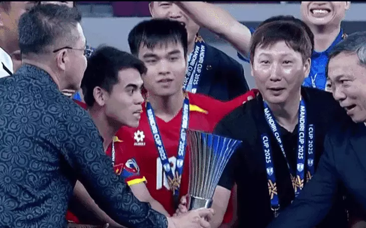 Báo Indonesia chê ròng bài ném biên 'lằng nhằng' của đội nhà - Ảnh 3.