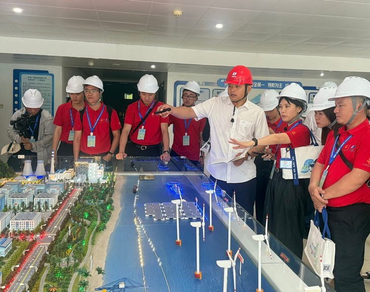 Hành trình đỏ: Tham quan 'công xưởng năng lượng' ở Trung Quốc - Ảnh 3.