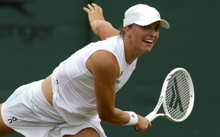 Wimbledon bị chỉ trích vì hoãn trận ở thời điểm then chốt - Ảnh 2.