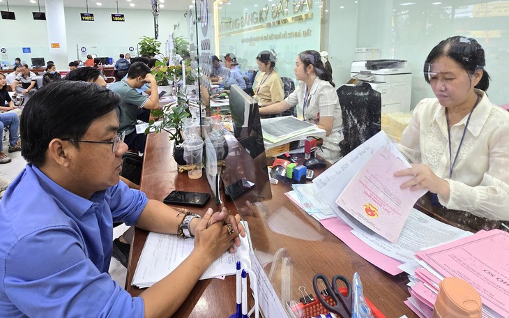 TP.HCM vẫn dùng bảng giá đất của Bình Dương, Vũng Tàu tới hết 2025 - Ảnh 2.