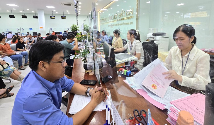 Kiến nghị vẫn áp dụng 3 bảng giá đất hiện hữu tại TP.HCM đến cuối năm 2025 - Ảnh 1.