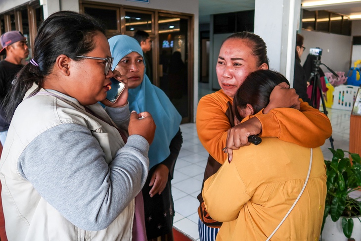 Indonesia: Chìm phà ngoài khơi đảo Bali, hàng chục người mất tích - Ảnh 1.
