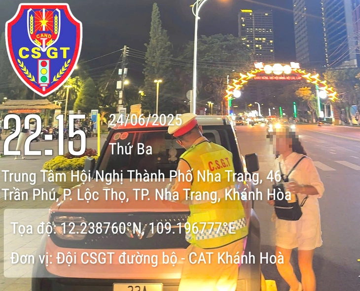 Cảnh sát giao thông lên tiếng vụ 'cô giáo vùng cao run sợ khi đến Nha Trang' - Ảnh 2.