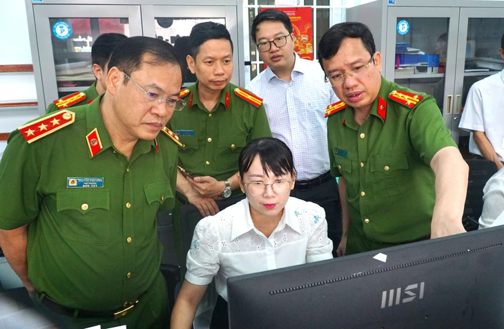 Thứ trưởng Bộ Công an: Không được yêu cầu người dân nộp giấy tờ đã có dữ liệu - Ảnh 2.