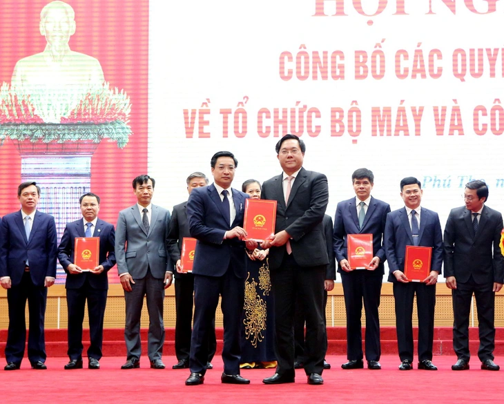 Bộ máy lãnh đạo UBND tỉnh Phú Thọ và giám đốc các sở, ngành - Ảnh 1.