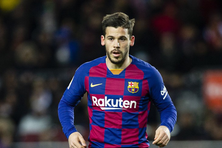 Cựu cầu thủ Barca khâu 6 mũi vì chó tấn công vào bộ phận sinh dục - Ảnh 1.