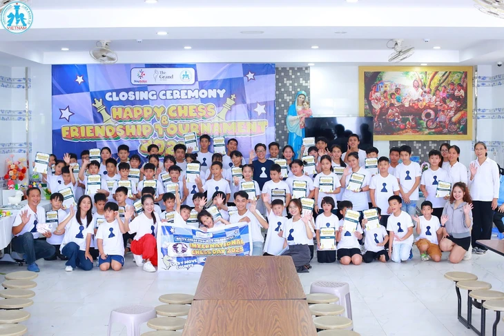 100.000 bộ cờ vua cho trẻ em nghèo - Ảnh 3.