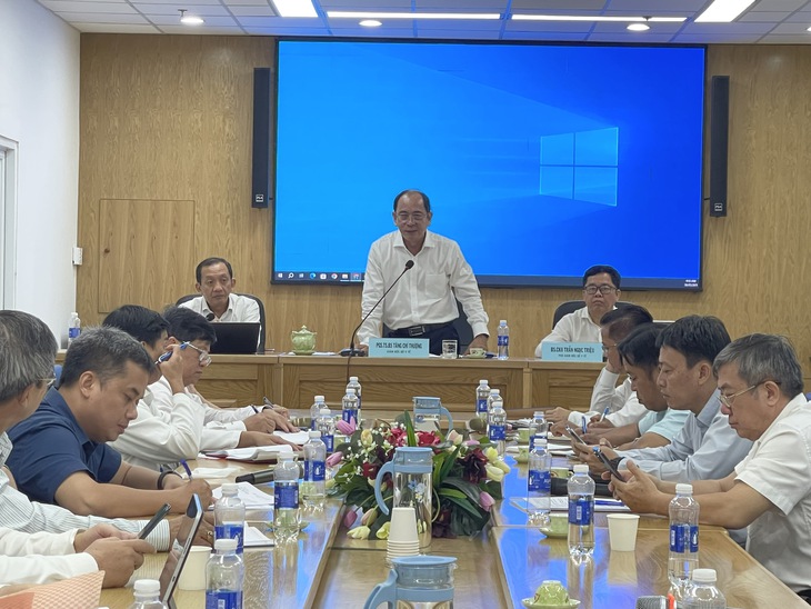 cò khám bệnh - Ảnh 1.
