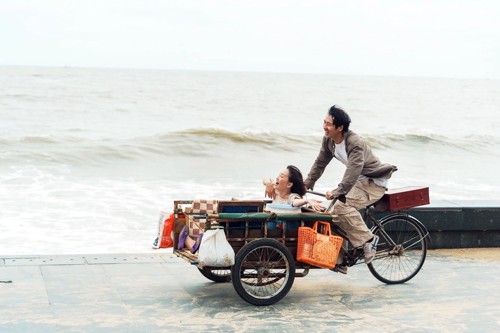 Mang mẹ đi bỏ - Ảnh 1.