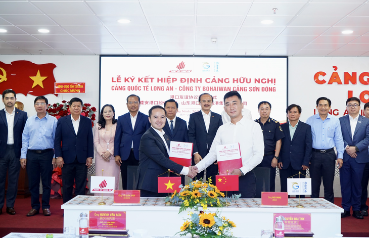 Cảng quốc tế Long An ký hợp tác với Cụm cảng Sơn Đông Trung Quốc và hãng tàu của Singapore - Ảnh 1.