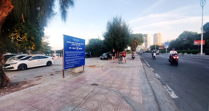 Thu hồi đất, phá dỡ được thêm gần 90m rào chắn bãi biển Nha Trang- Ảnh 2. Thu hồi đất, phá dỡ được thêm gần 90m rào chắn bãi biển Nha Trang - Ảnh 2.