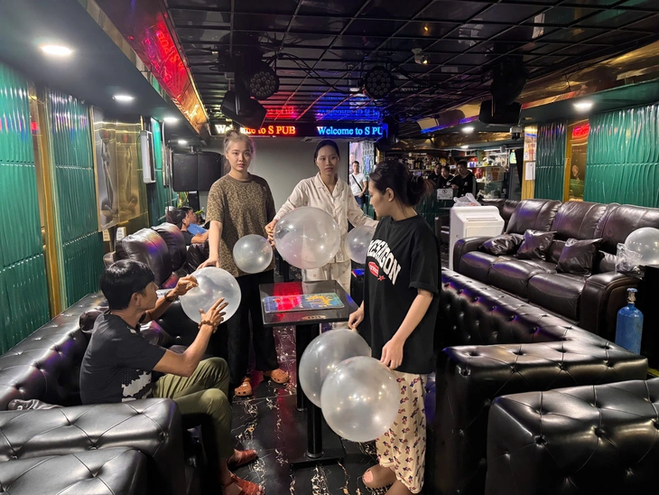 bóng cười - Ảnh 1.