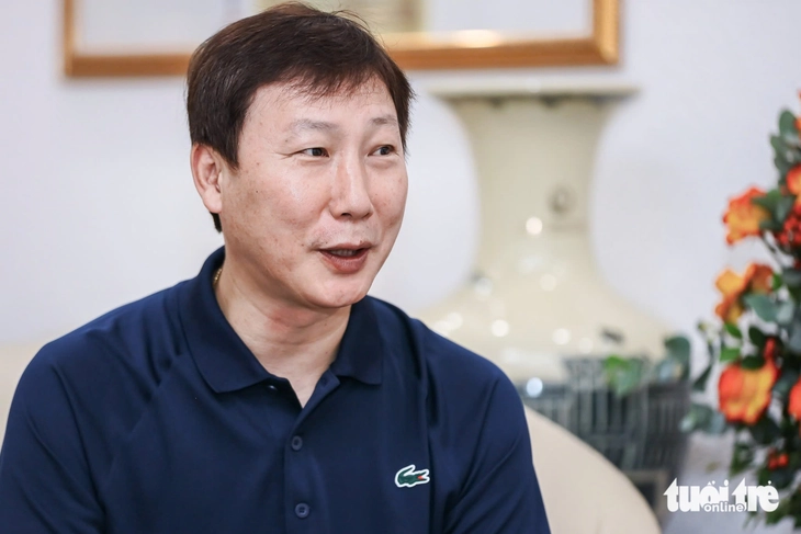 HLV Kim Sang Sik tiết lộ chuyện vì sao lạy trọng tài - Ảnh 3.