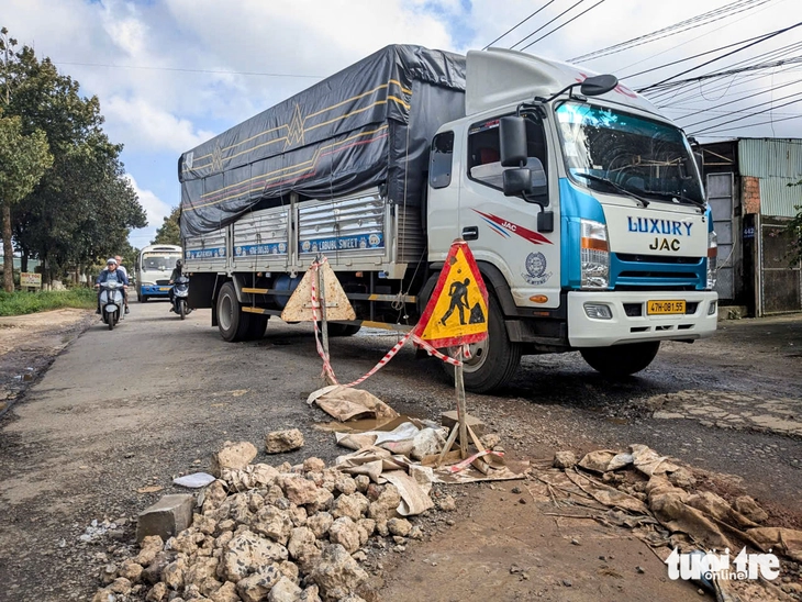 Gia Lai: Đường vào bệnh viện, khu công nghiệp tan hoang, dân than phiền - Ảnh 6.
