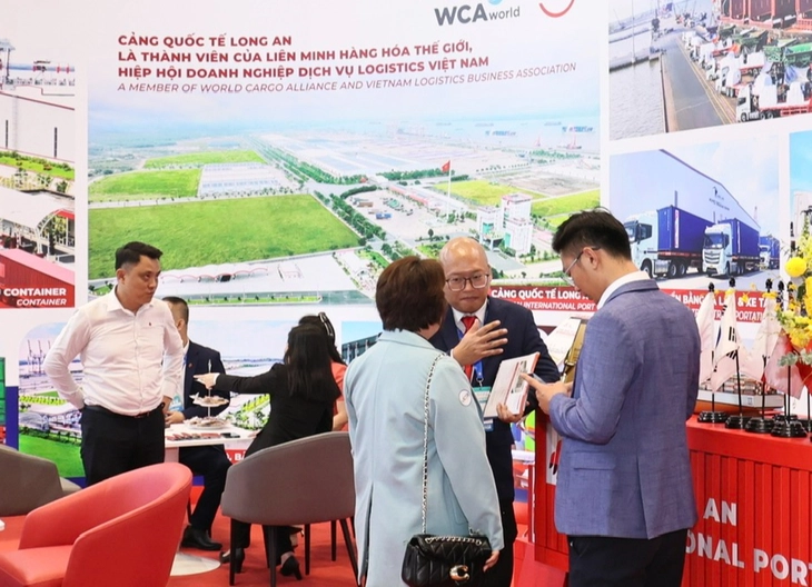 Hàng trăm doanh nghiệp logistics hội tụ về TP.HCM bàn chuyện phát triển số, xanh - Ảnh 1.