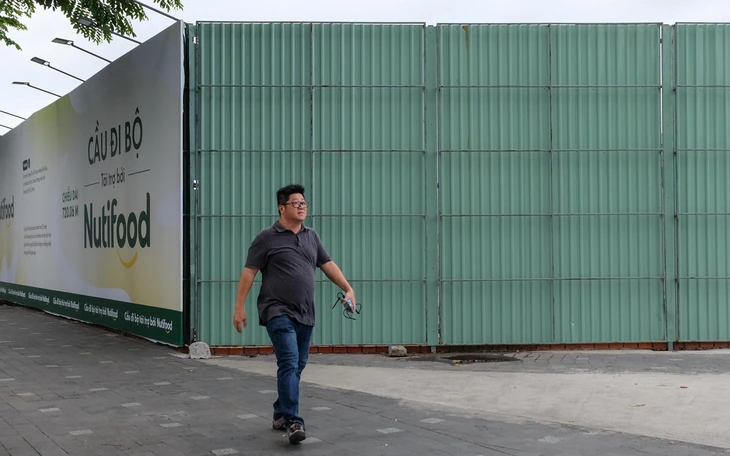 Điều chỉnh tổ chức giao thông dưới chân cầu Ba Son để giảm ùn tắc - Ảnh 1.