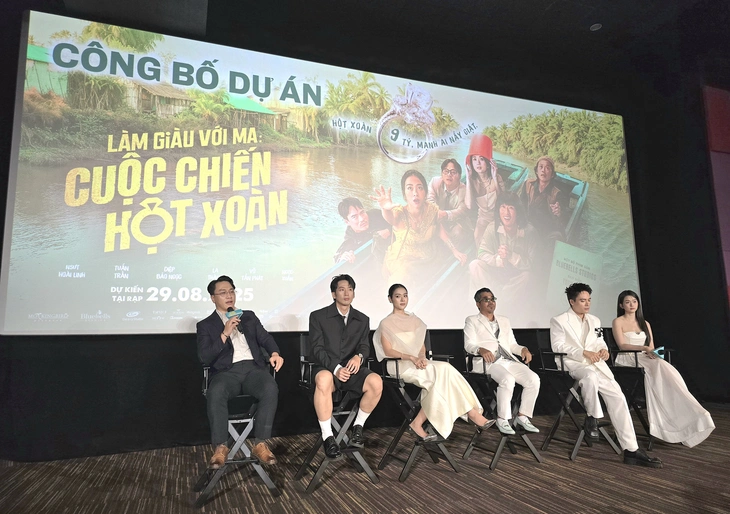 'Làm giàu với ma 2' quay nguy hiểm cỡ nào mà diễn viên kêu: 'Kiểu này chết người nghe anh Trung!' - Ảnh 1. Làm giàu với ma - Ảnh 1.
