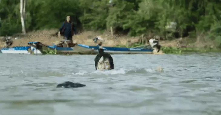 'Làm giàu với ma 2' quay nguy hiểm cỡ nào mà diễn viên kêu: 'Kiểu này chết người nghe anh Trung!' - Ảnh 4. 'Làm giàu với ma 2' quay nguy hiểm cỡ nào mà diễn viên kêu: 'Chết người nghe anh Trung!' - Ảnh 4.