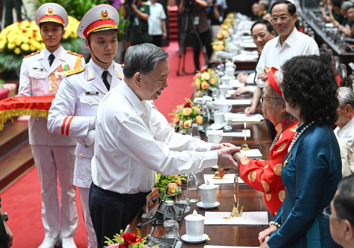 ‘Hòa bình anh nhớ đem về em nghĩa trang’ - Ảnh 4. đồng đội - Ảnh 5.