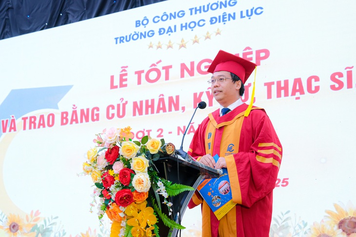Gần 900 tân khoa Trường đại học Điện lực bước vào hành trình mới - Ảnh 1. điện lực - Ảnh 1.