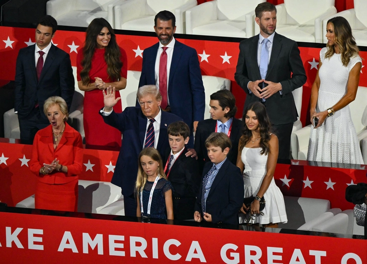 Không có chuyện con ông Trump bị ảnh hưởng bởi sắc lệnh về quốc tịch - Ảnh 1. quốc tịch - Ảnh 1.
