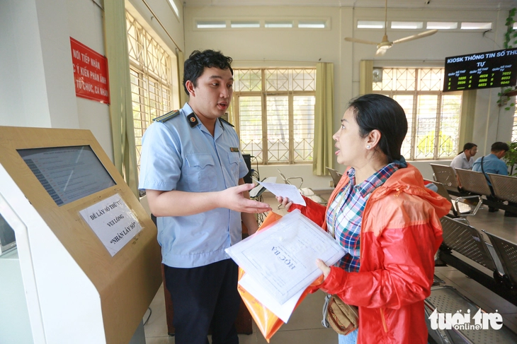 Phường Bình Thạnh ba ngày vận hành trơn tru, hàng trăm hồ sơ được giải quyết - Ảnh 2.