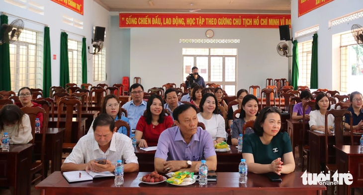 đường dây nóng - Ảnh 1.