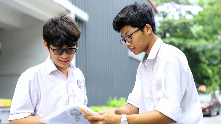 điểm chuẩn vào lớp 10 - Ảnh 1.