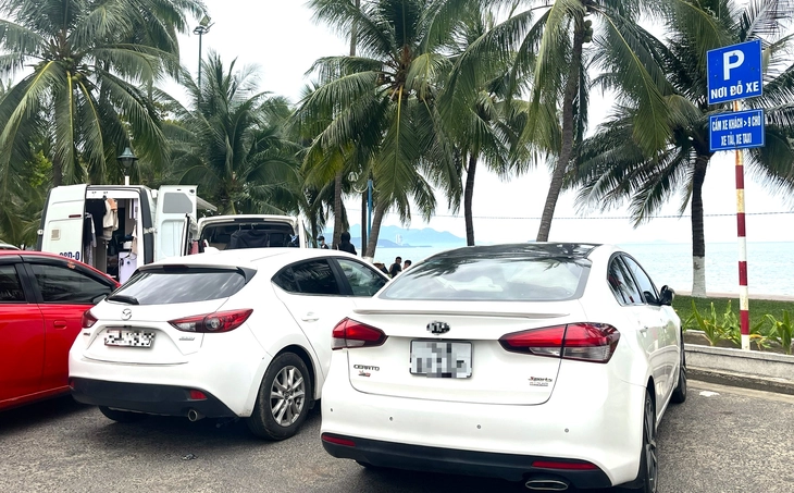 'Cô giáo vùng cao' lại đăng clip trách Nha Trang sao không để biển có in chữ 'Cấm đỗ xe'- Ảnh 3. 'Cô giáo vùng cao' lại đăng clip trách Nha Trang sao không để biển có in chữ 'Cấm đỗ xe'- Ảnh 3.