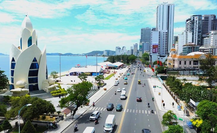 'Cô giáo vùng cao' lại đăng clip trách Nha Trang sao không để biển có in chữ 'Cấm đỗ xe'- Ảnh 1. 'Cô giáo vùng cao' lại đăng clip trách Nha Trang sao không để biển có in chữ 'Cấm đỗ xe' - Ảnh 1.