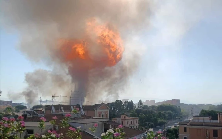 Tháp cổ ở Ý sập trong quá trình cải tạo, 1 công nhân từ vong - Ảnh 2.