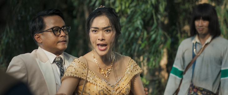 'Làm giàu với ma 2': Showbiz lắm tiền nhiều 'ma' - Ảnh 3. Làm giàu với ma 2: Giấc mơ kim cương hay cơn ác mộng triệu đô? - Ảnh 5.