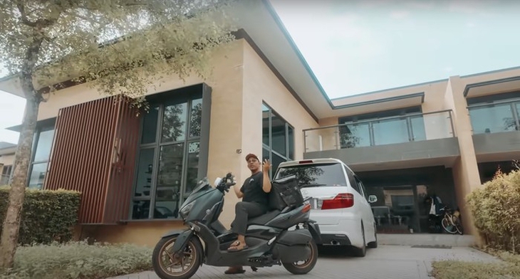 Tài xế Grab sống trong biệt thự, thu nhập trăm triệu/tháng song thú nhận: 'Kiếm được nhưng bấp bênh' - Ảnh 1.