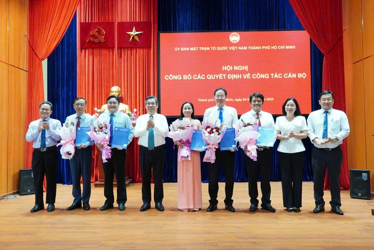 Ủy ban MTTQ Việt Nam TP.HCM công bố nhân sự các ban tham mưu, giúp việc - Ảnh 1.