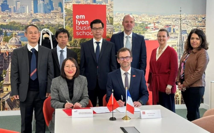 Trường Đại học Tôn Đức Thắng công bố điểm chuẩn 2025: Nhiều ngành vượt mốc 27 điểm- Ảnh 3.