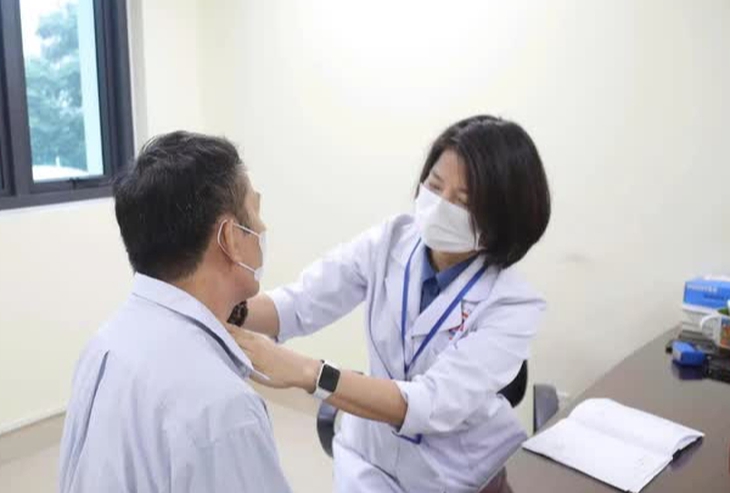 khám chữa bệnh - Ảnh 1.